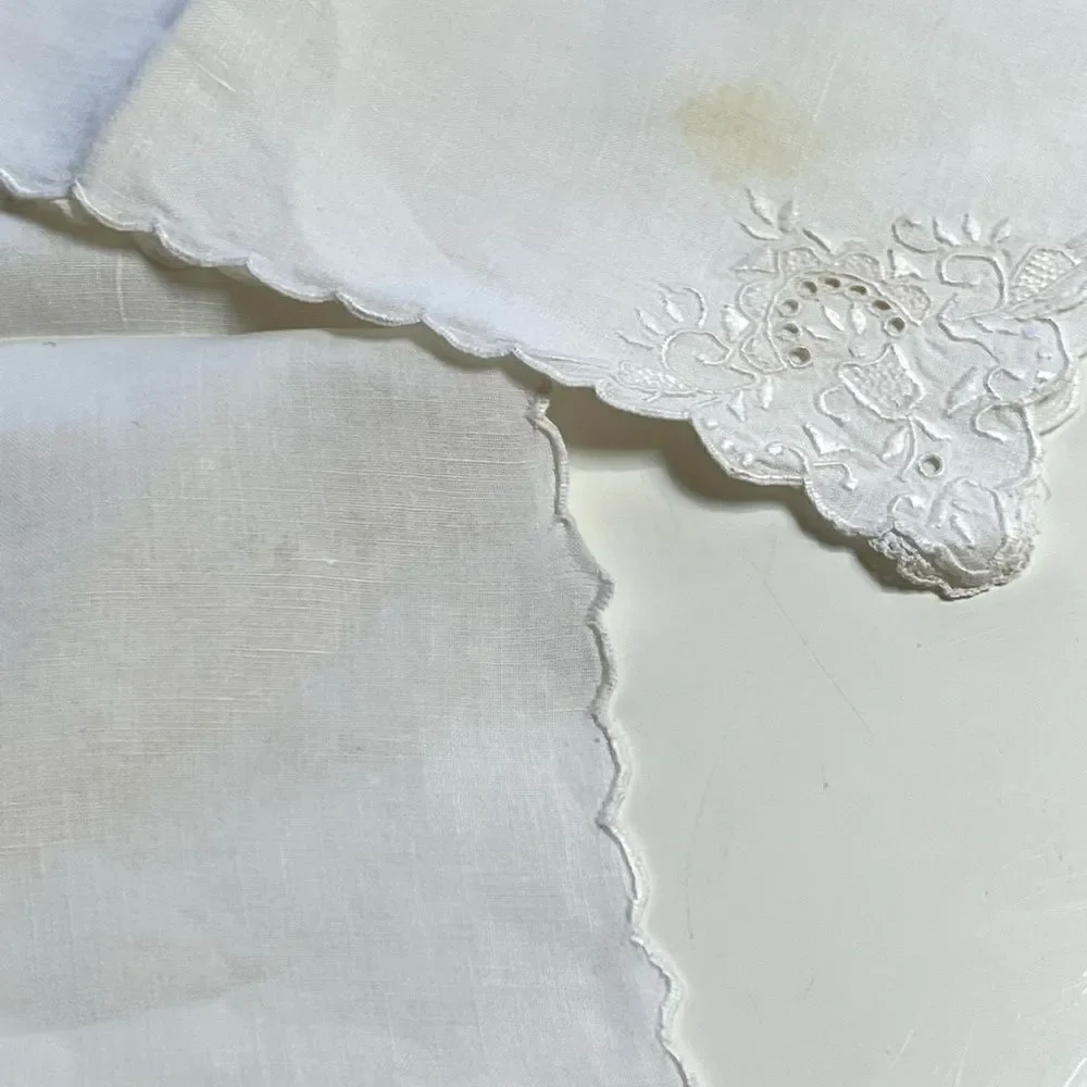 Vintage 1960s 1970s 10 PC Scalloped Edge Embroidered Dinner Napkins Bunny Doily